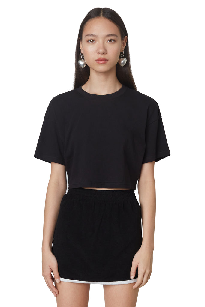 Cropped tee in black front 