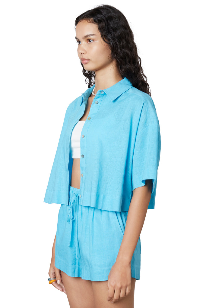 Cropped Boxy Shirt in aqua, side view