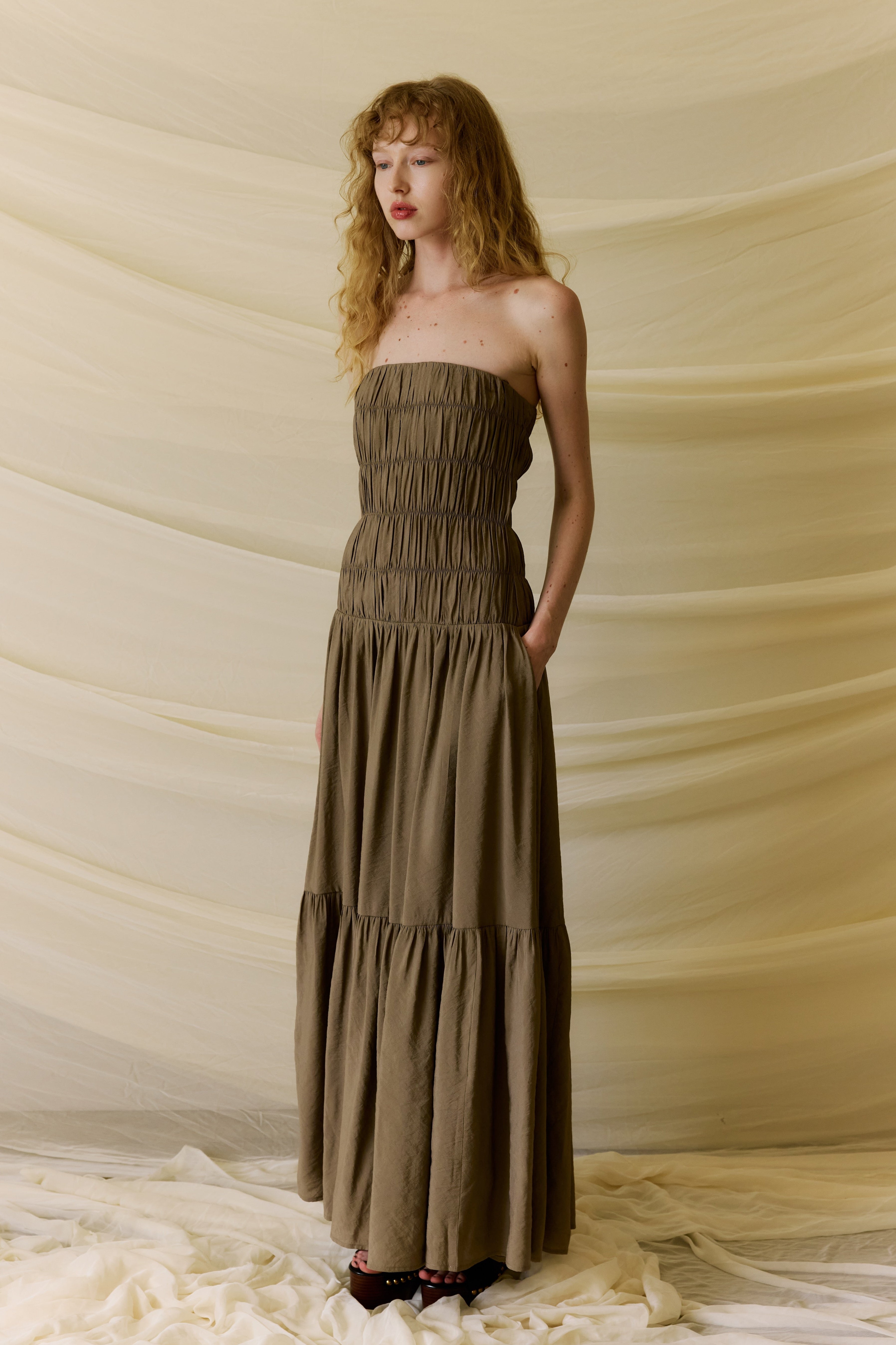 Rocío Dress in sable side view