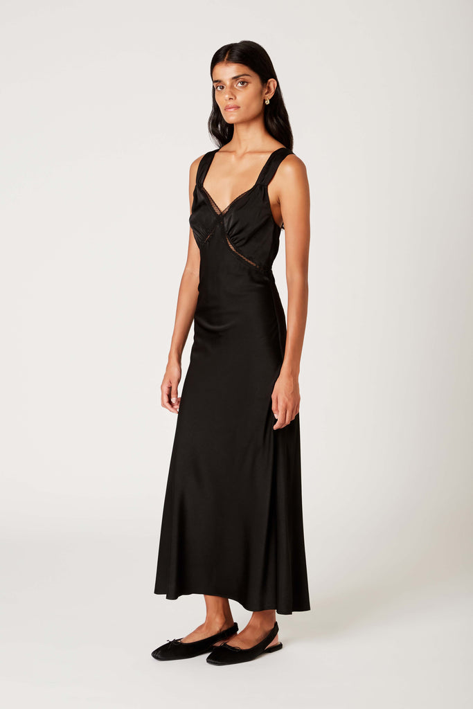 Rosario Dress in black side view