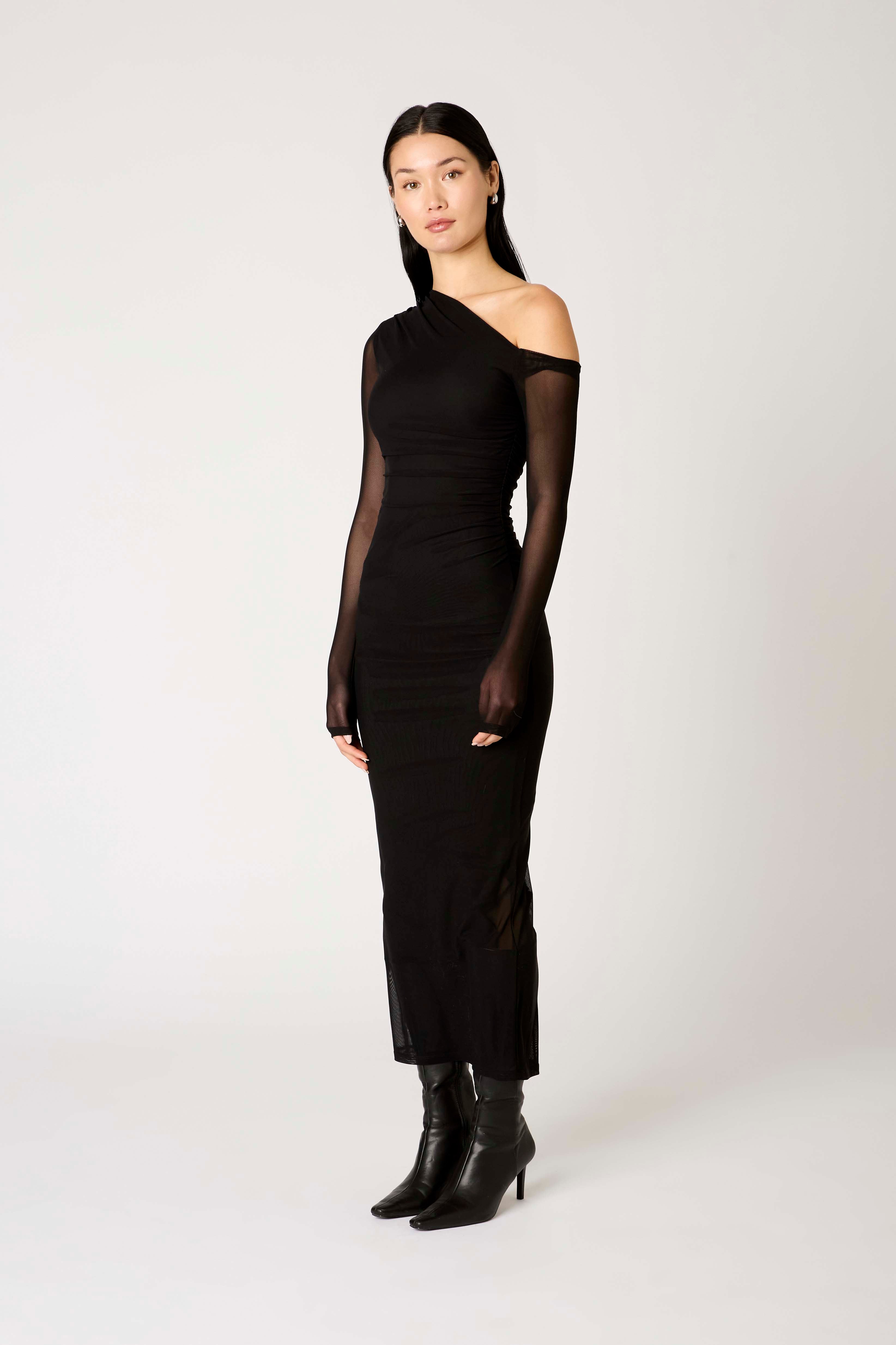 Lyra Dress in black side view