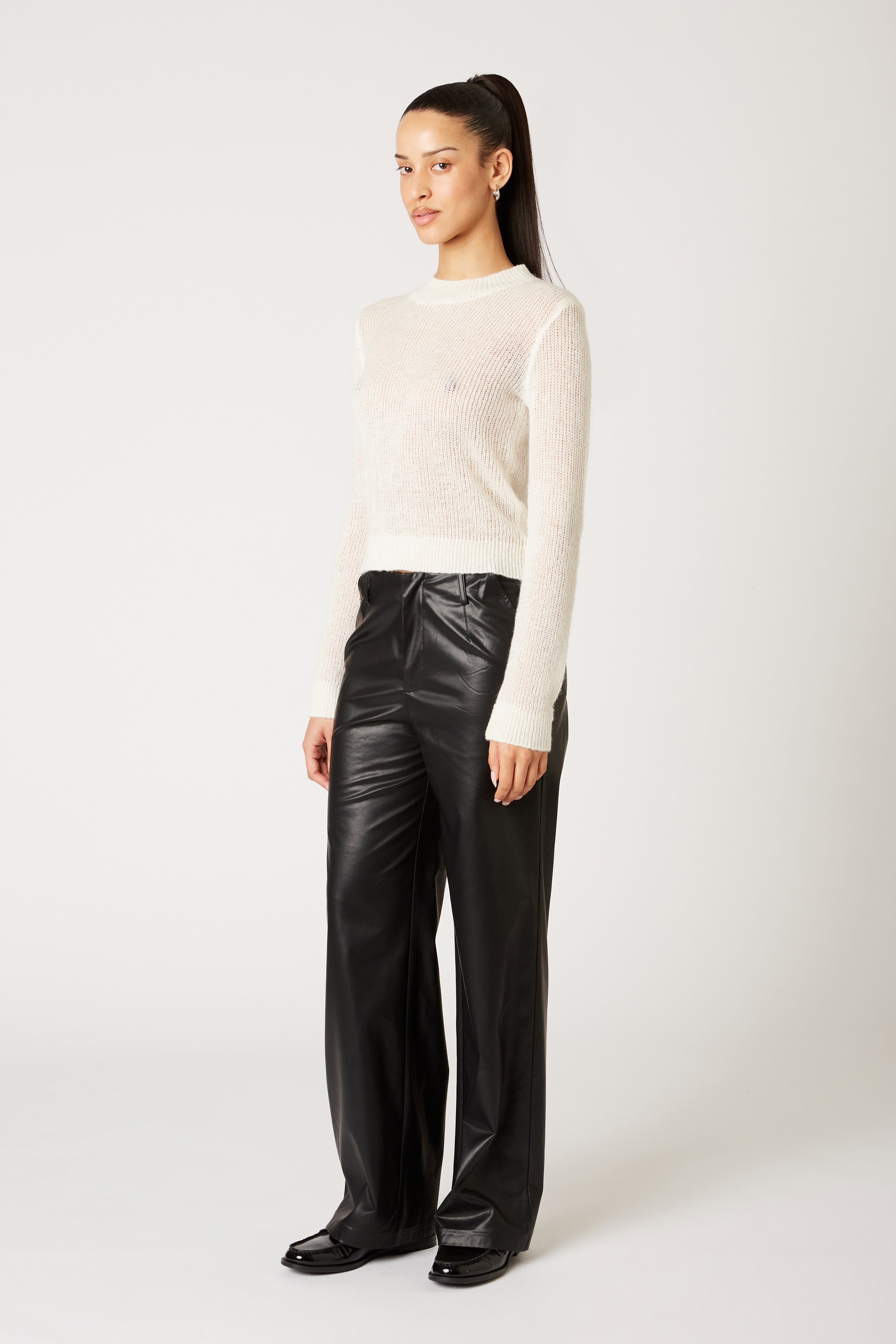 James Pant in black side view