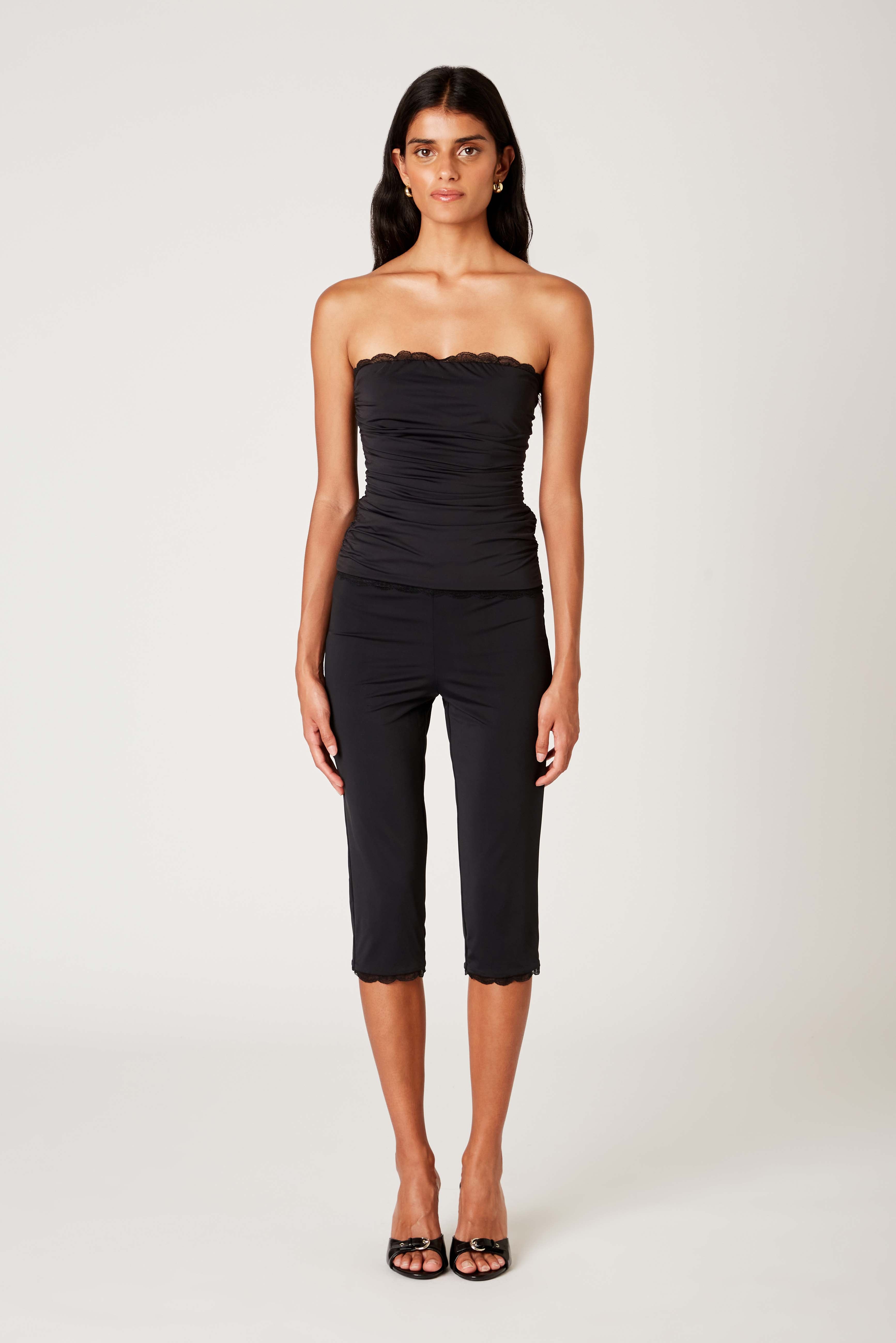 Timotheé Capri in black front view