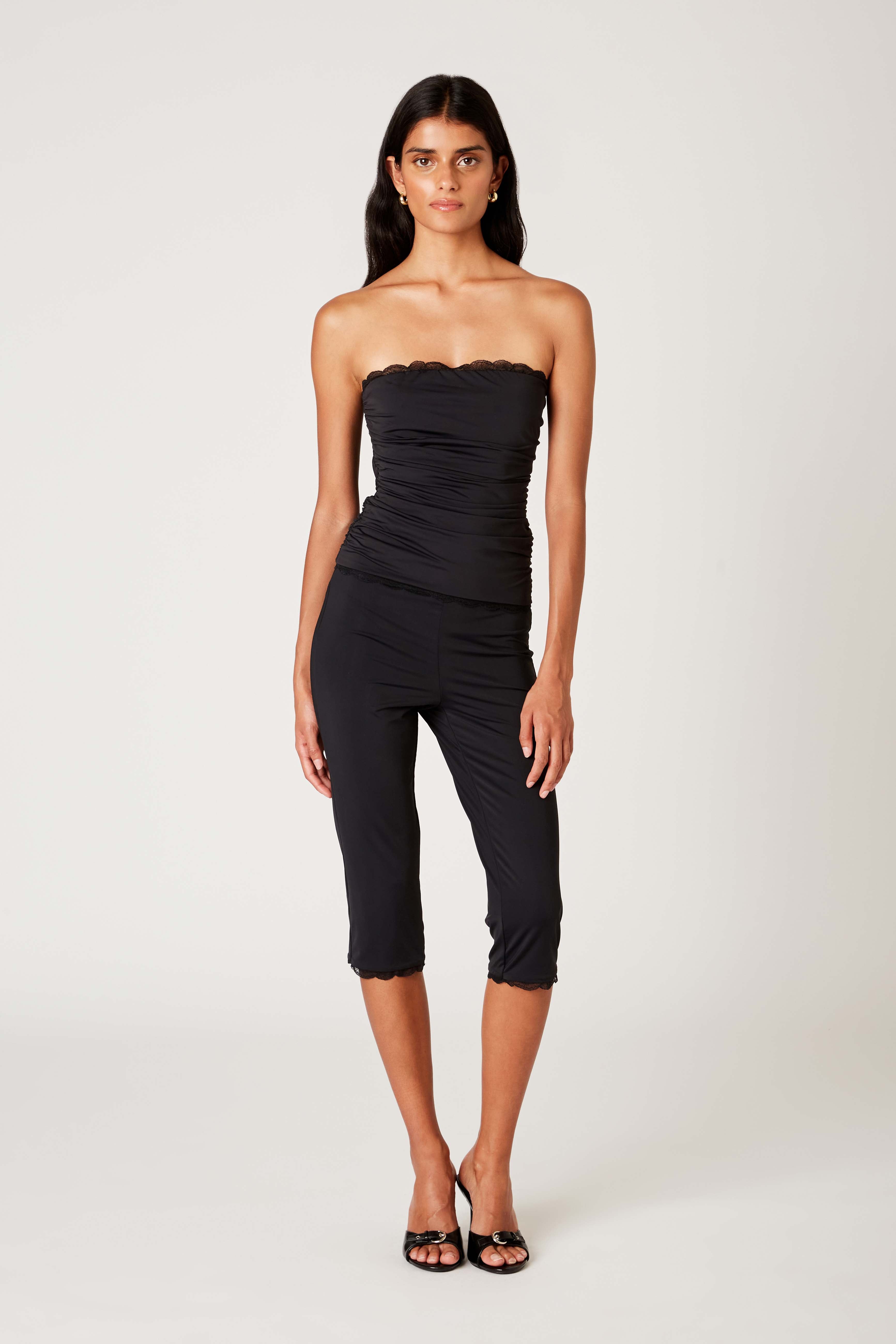 Timotheé Capri in black front view