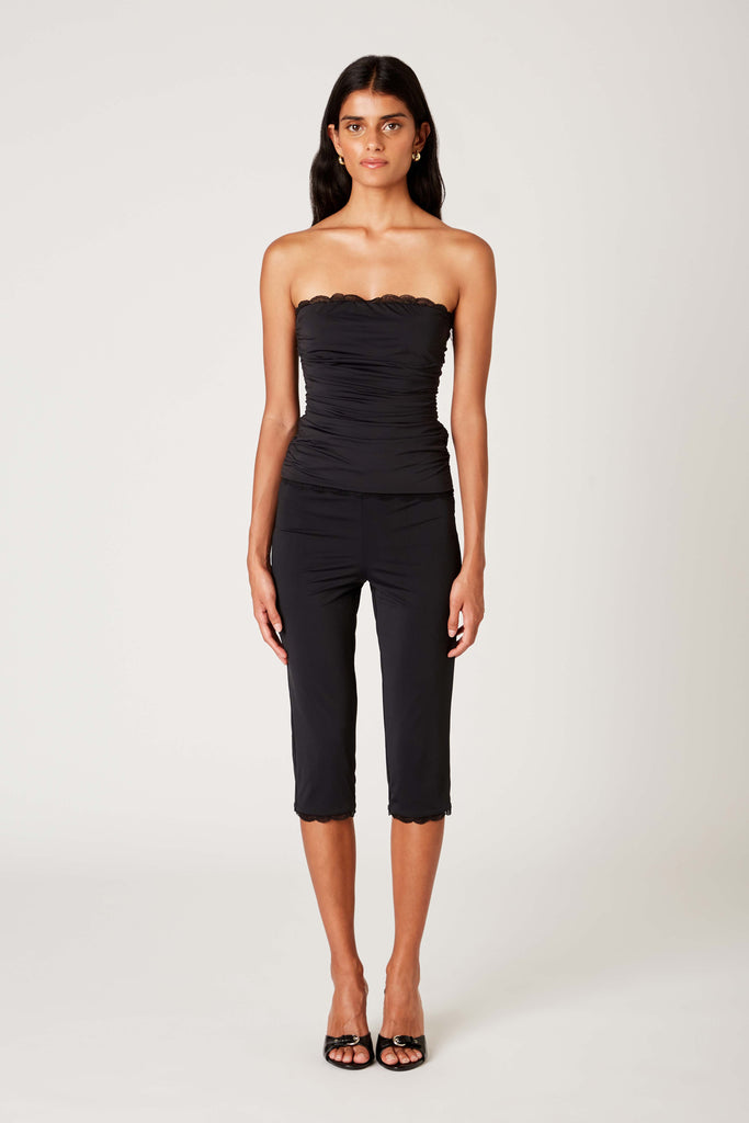 Timotheé Capri in black front view
