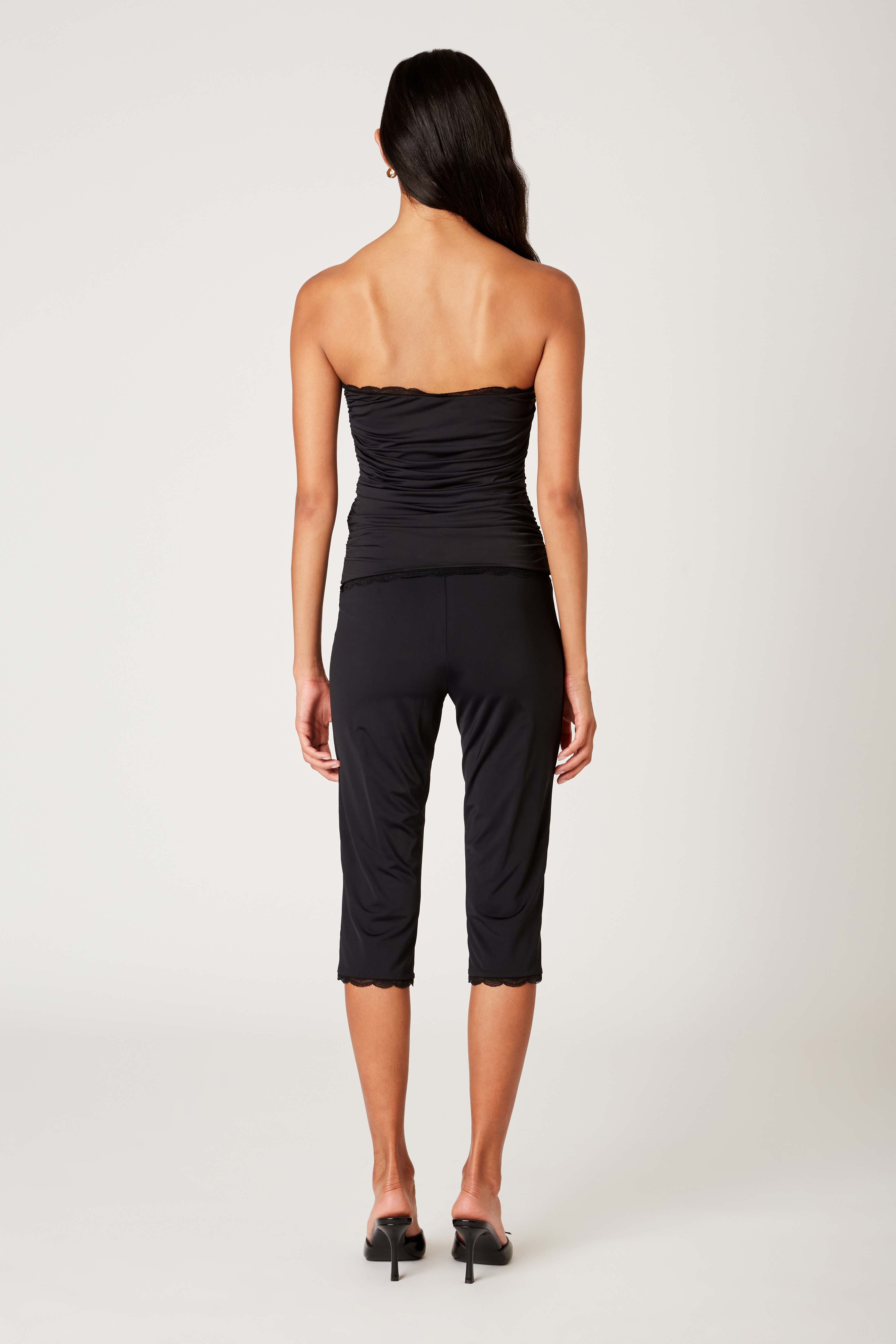 Timotheé Capri in black back view