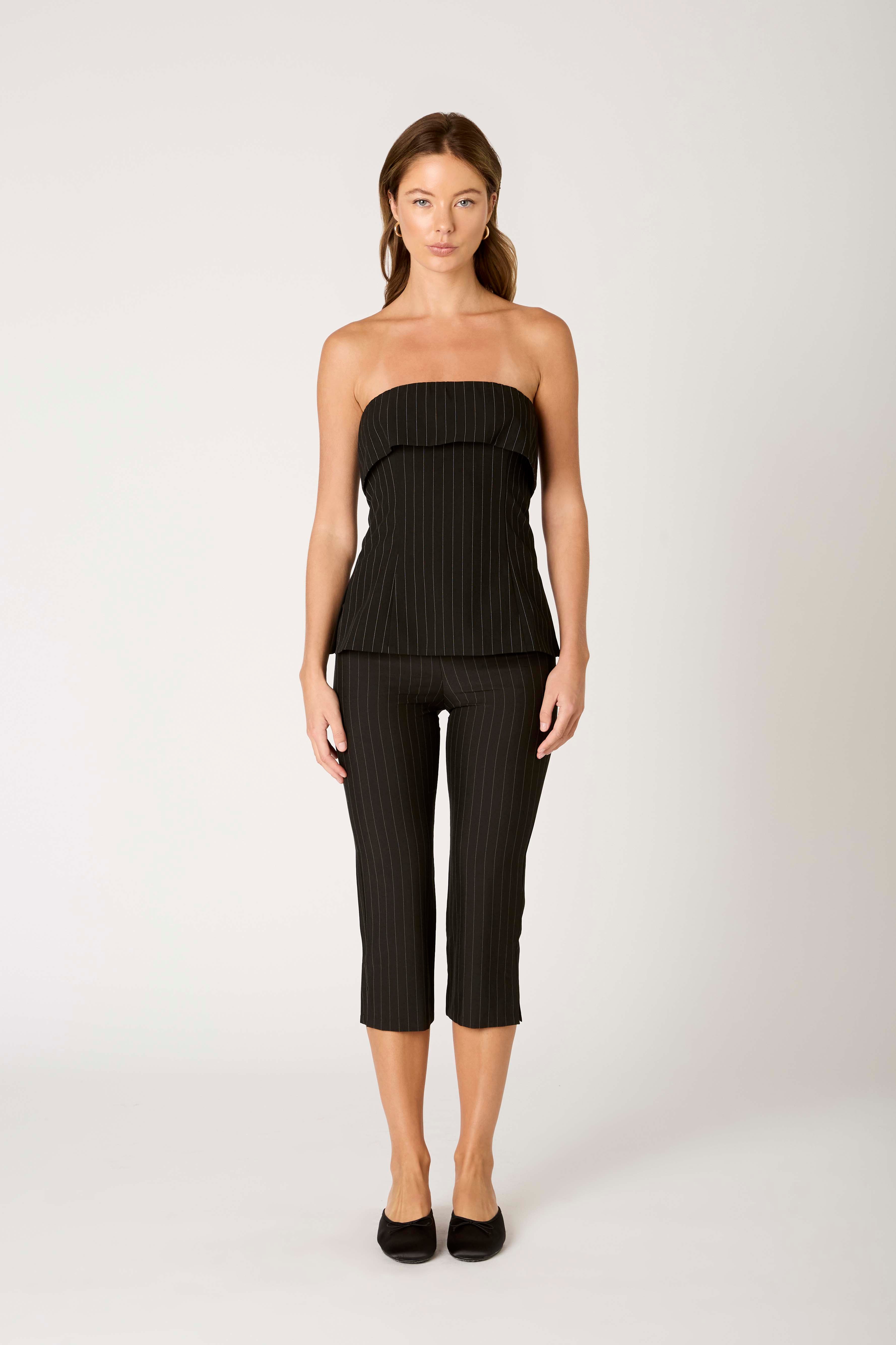 Cruz Capri in black front view