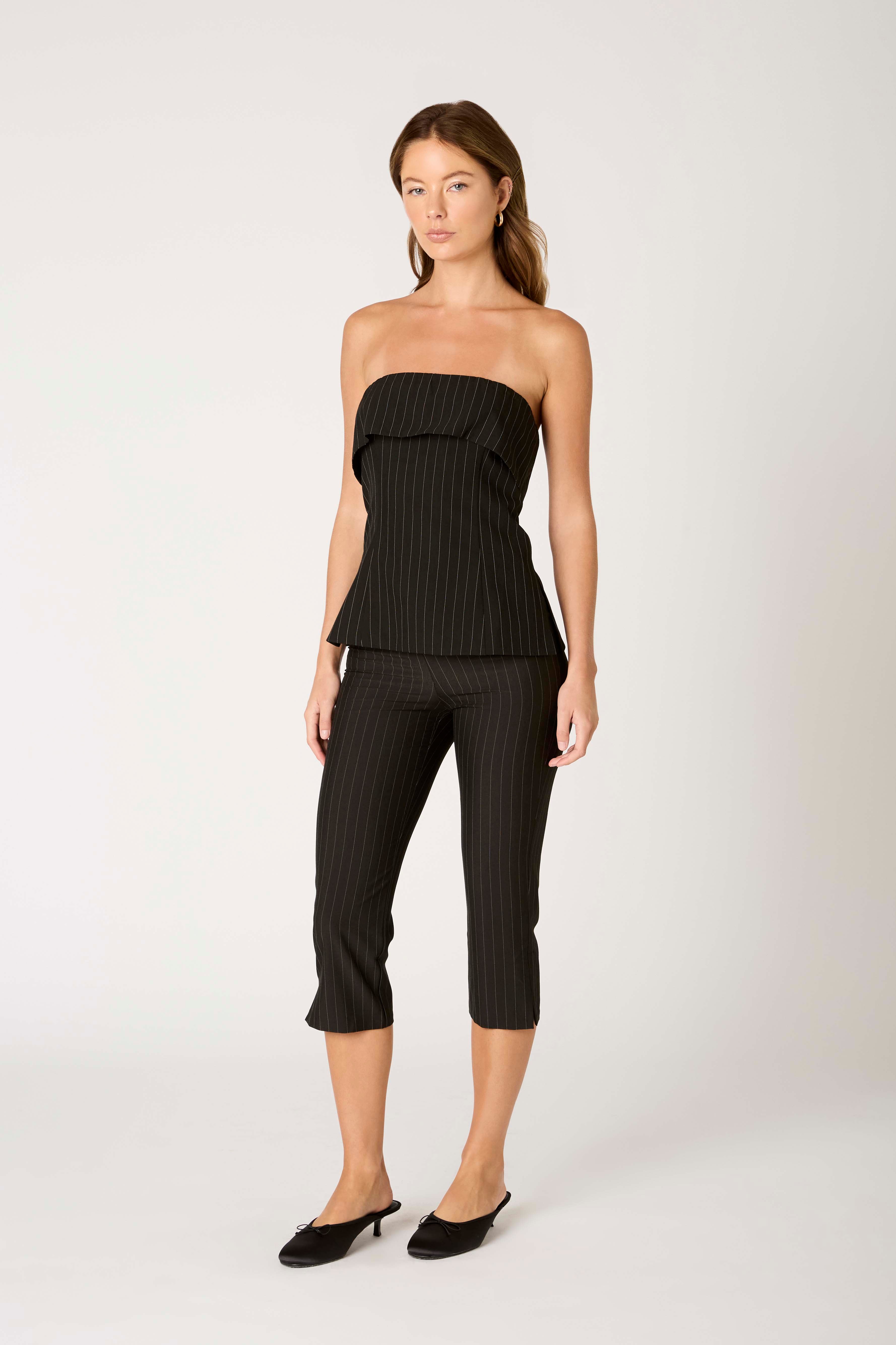 Cruz Capri in black side view