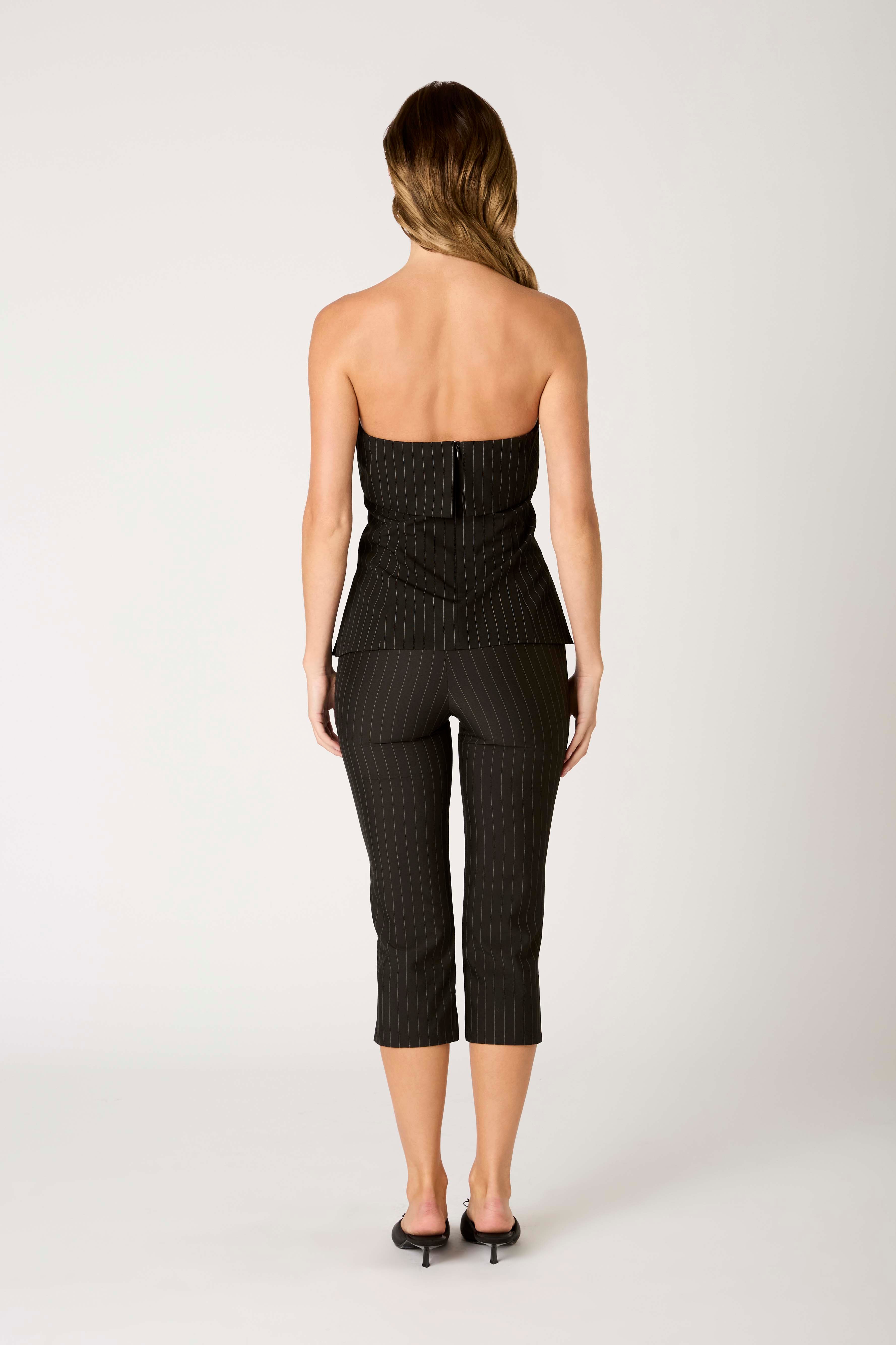 Cruz Capri in black back view