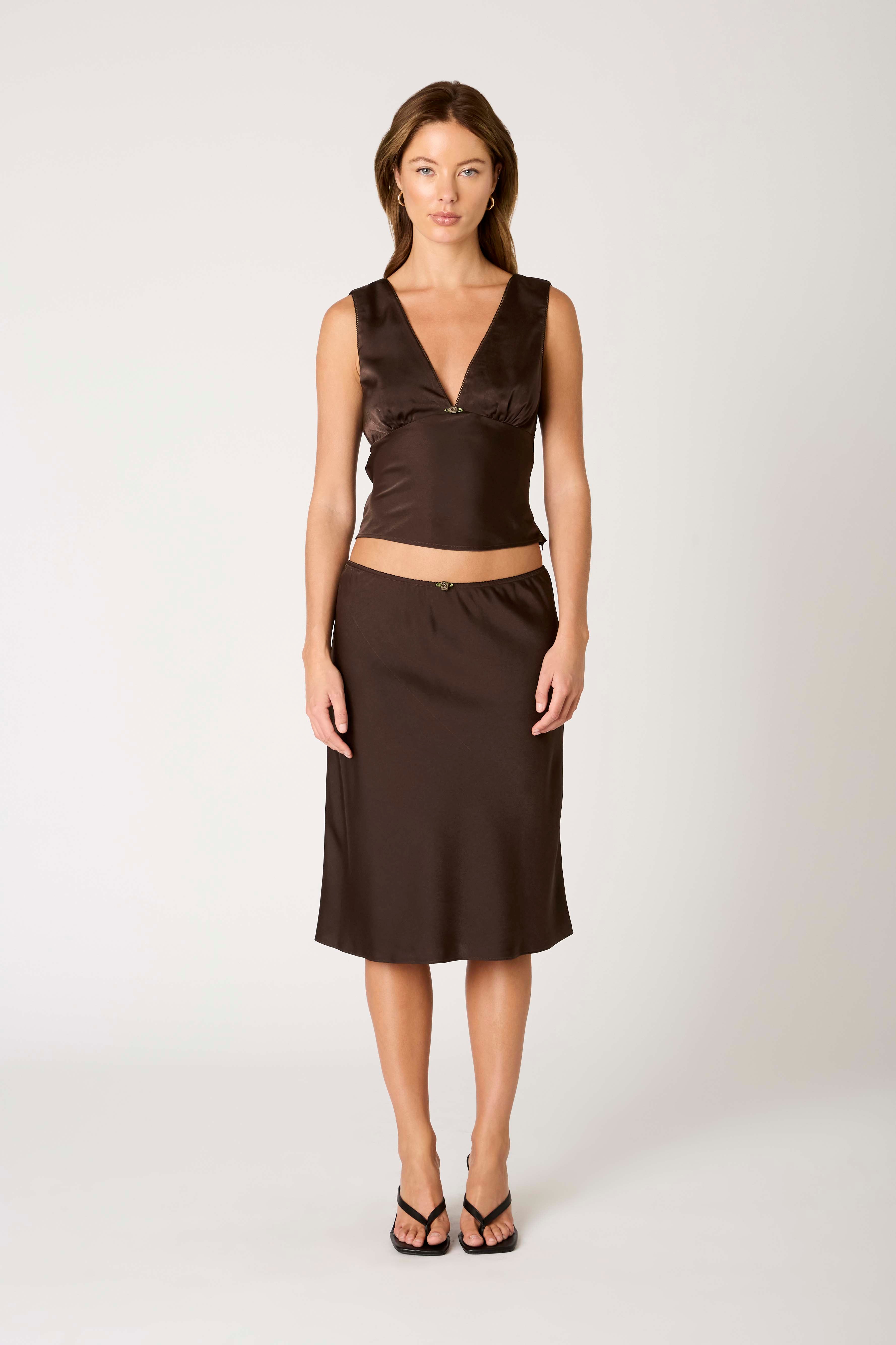 Oud Skirt in nutshell front view