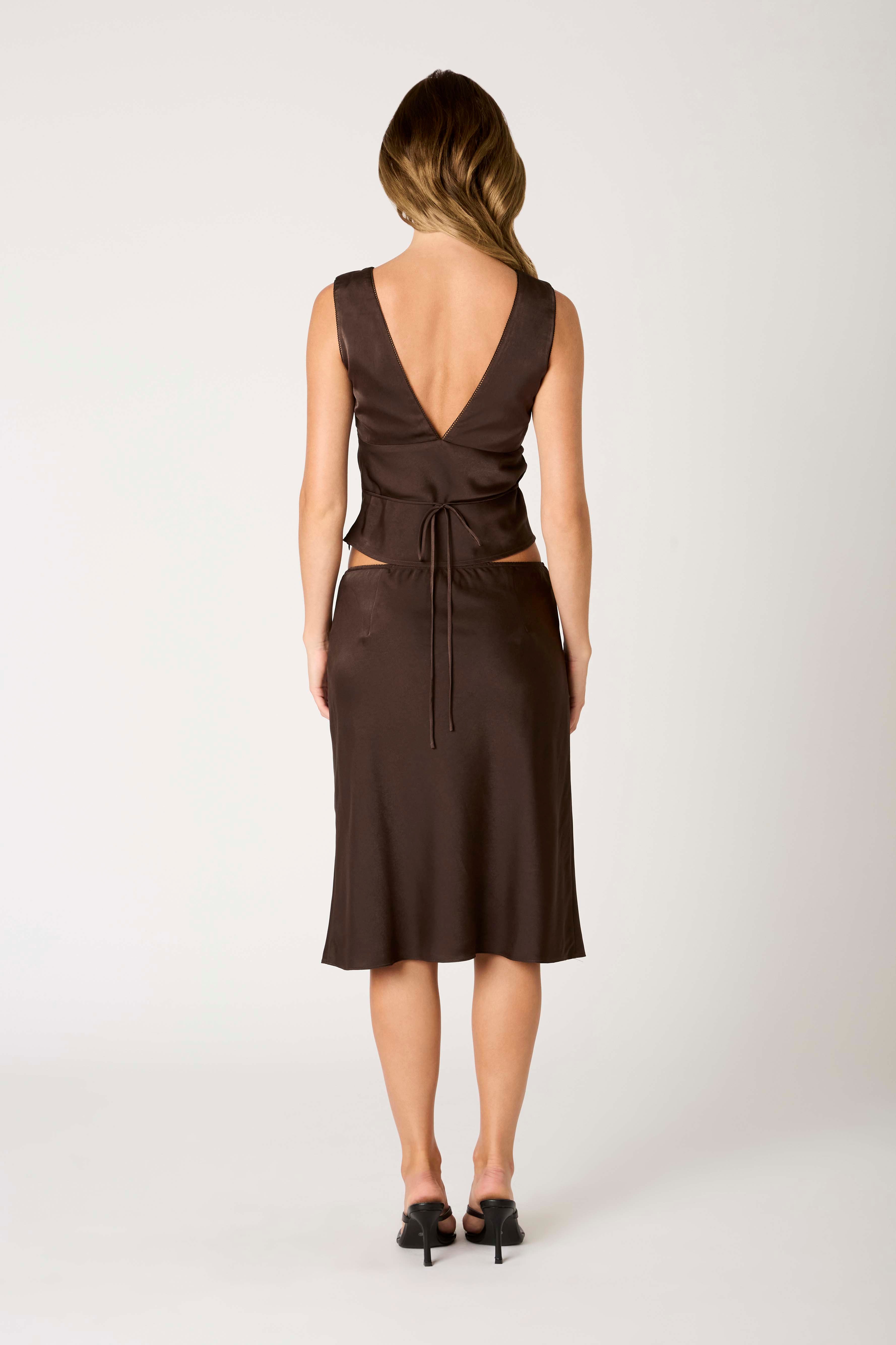 Oud Skirt in nutshell back view
