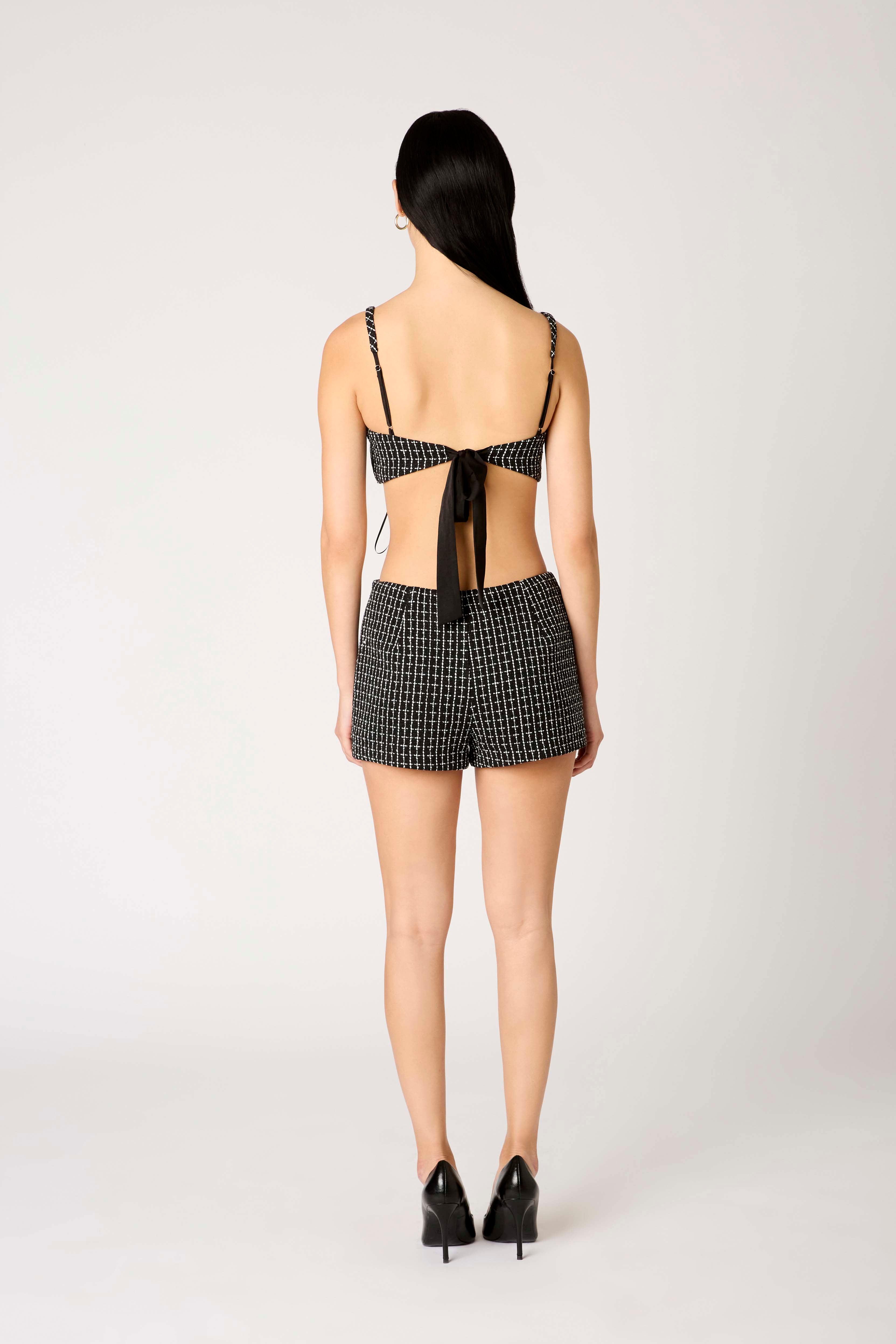 Andre Short in black back view