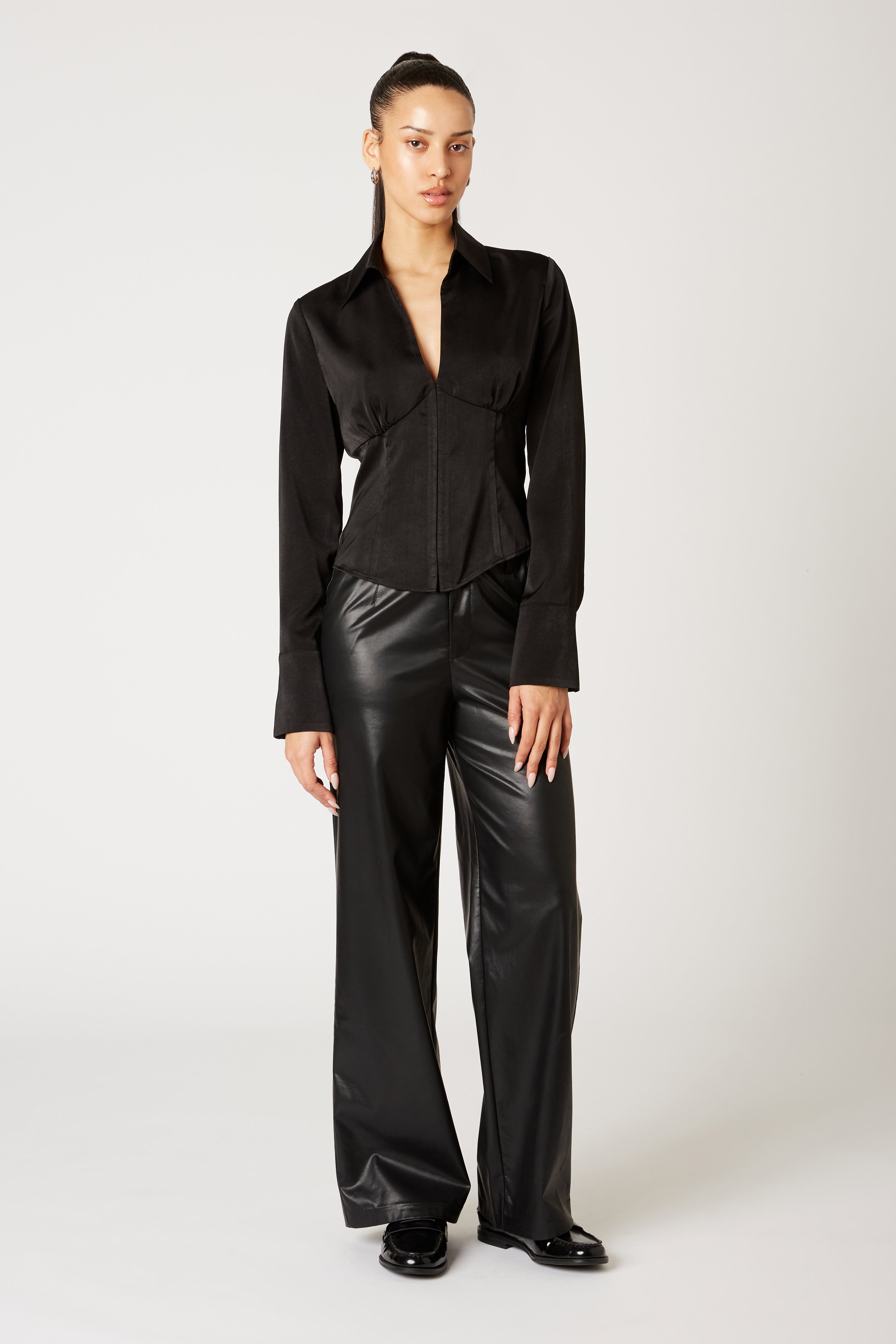 Yara Top in black front view