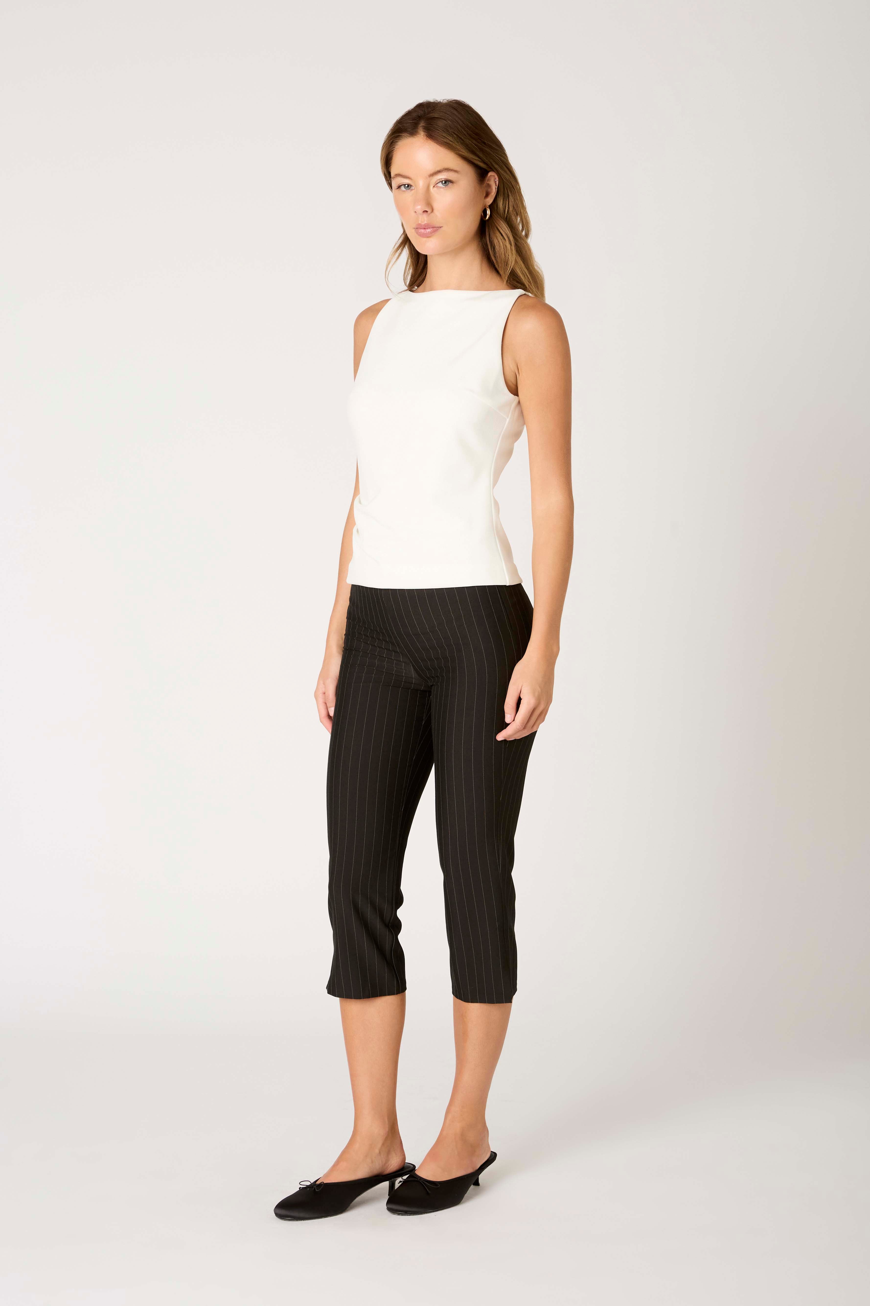 Dom Top in white side view