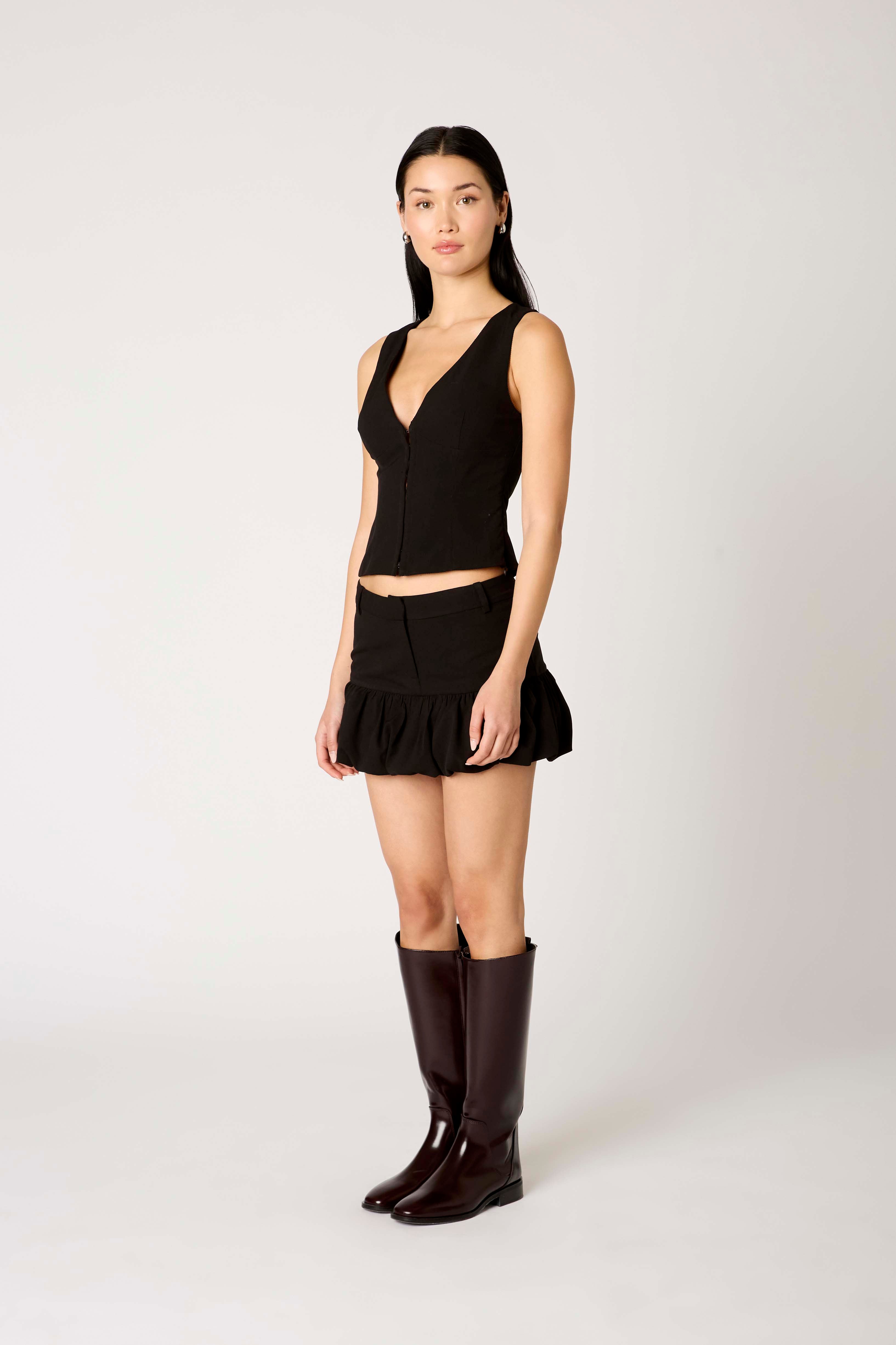 Anouk Top in black side view