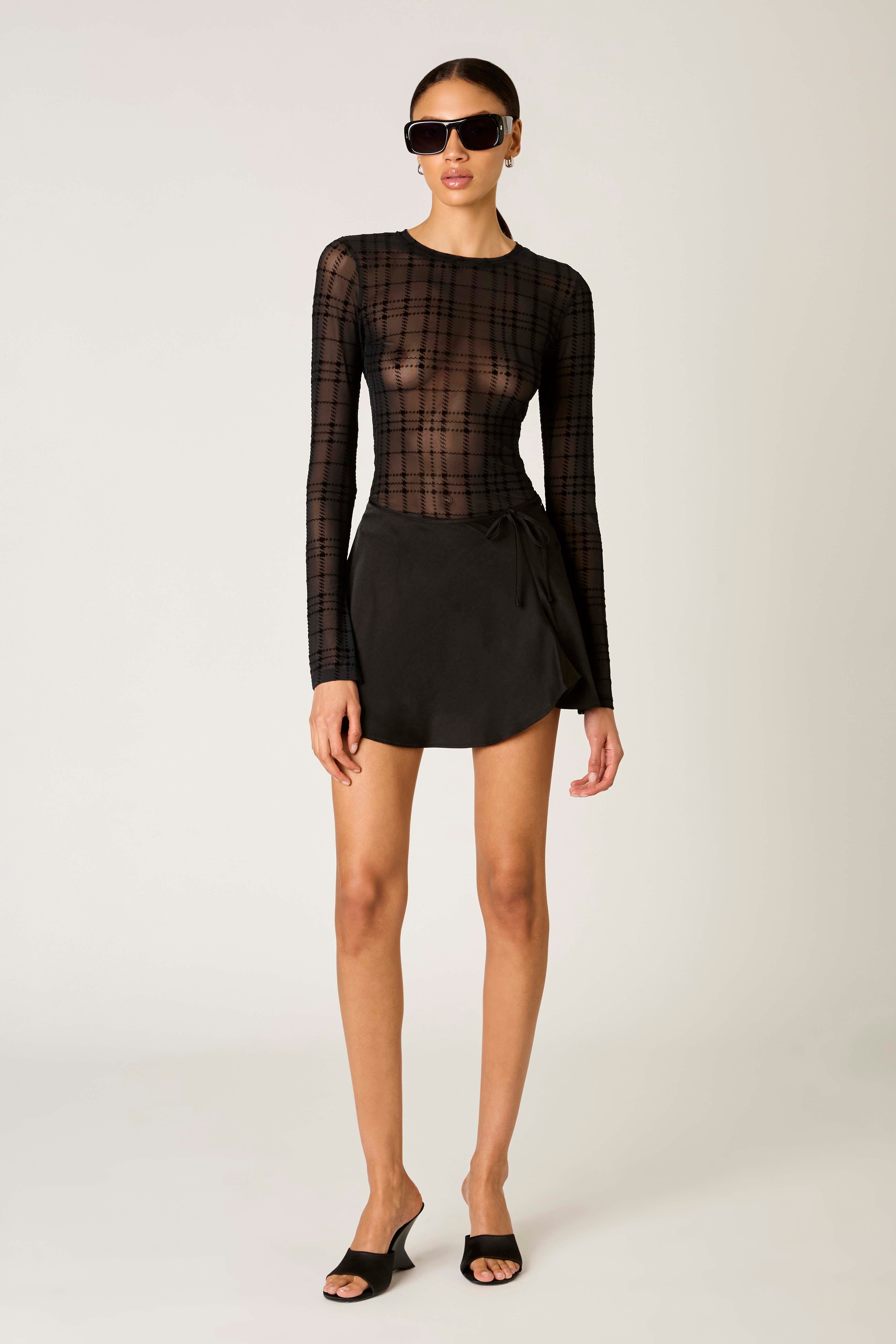 Fox Top in black front view