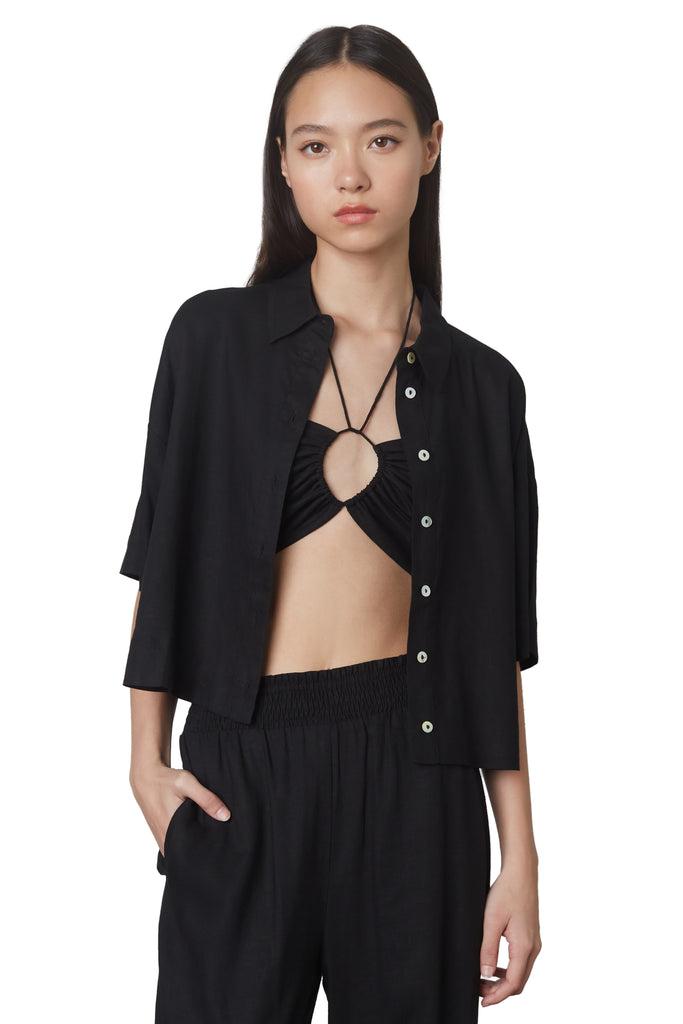 cropped boxy shirt in black: Cropped linen boxy shirt featuring shell buttons front view 2