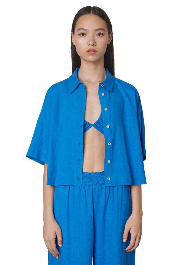 cropped boxy shirt in cobalt blue: Cropped linen boxy shirt featuring shell buttons front view