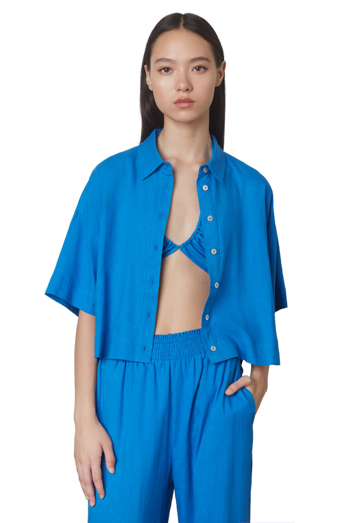 cropped boxy shirt in cobalt blue: Cropped linen boxy shirt featuring shell buttons front view 2