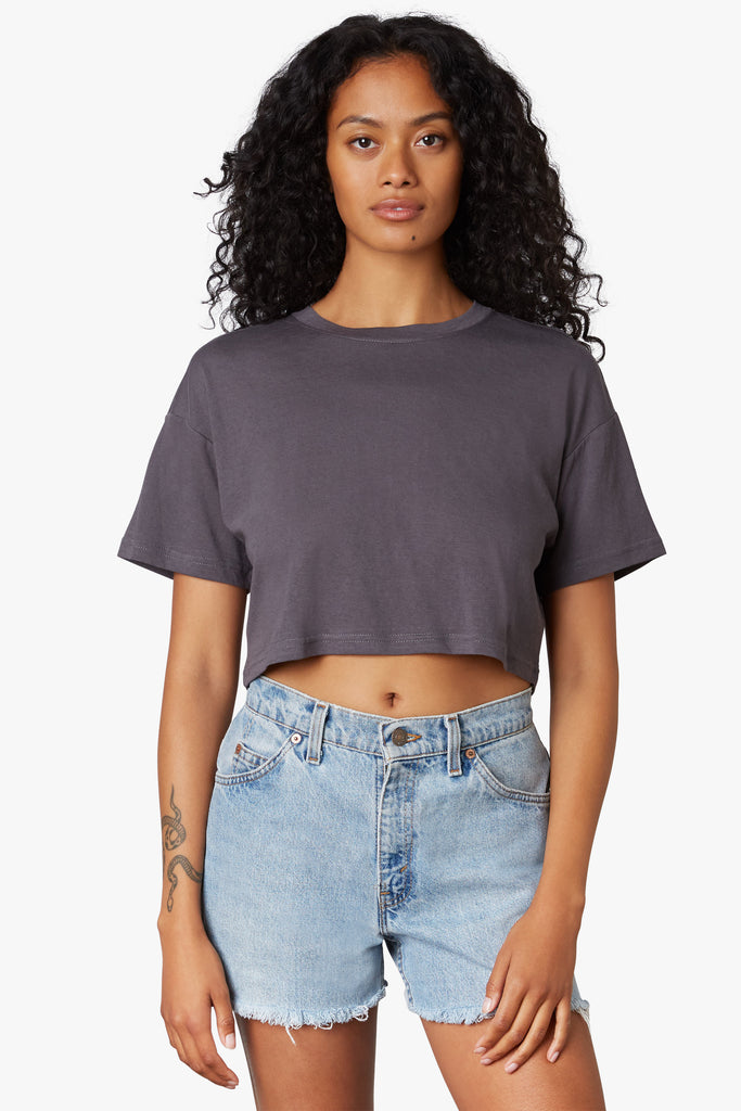 Cropped Tee in smoke, front view
