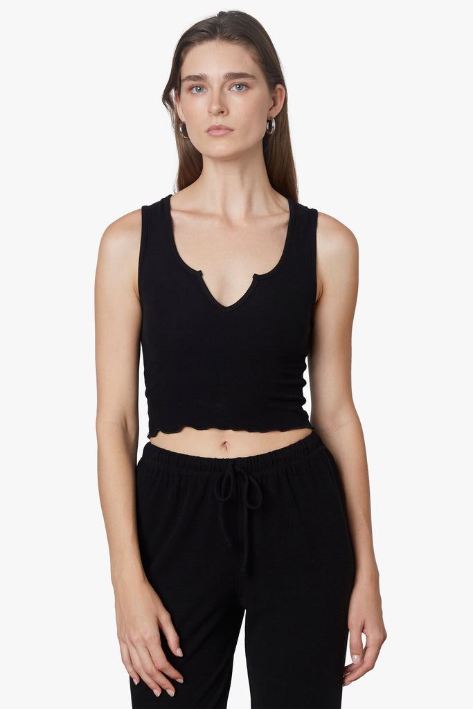 Essential Hacci Tank in black, front view 1