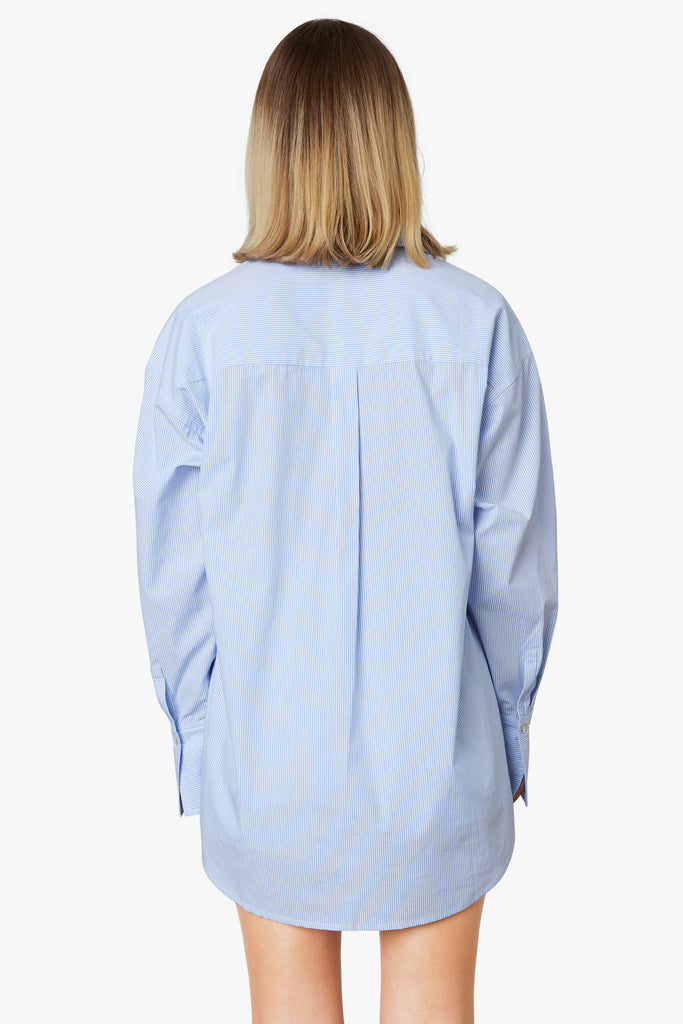 Leon Shirt in chambray, back view