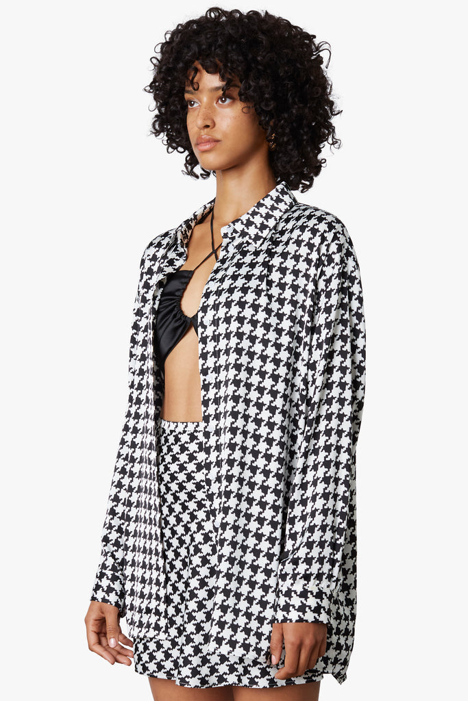 Oversized Satin Shirt in black and white, side view