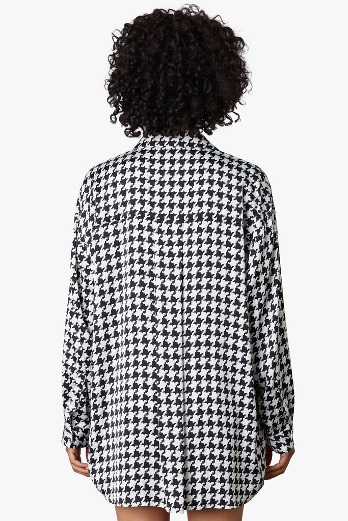 Oversized Satin Shirt in black and white, back view